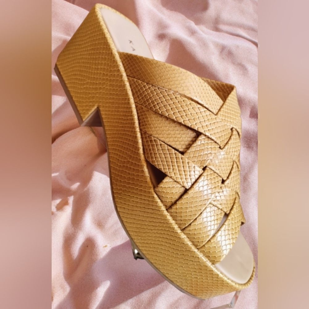 WEDGE Sandal by KATY PERRY The BUSY BEE CRISS/CROSS SLIDE  8M/38 BISCOTTI/TAN 🎄 - Picture 2 of 13